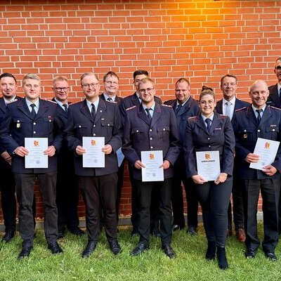 Gruppenfoto bei Dienstversammlung Gemeindebrandmeister Samtgemeinde Zeven