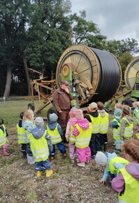 Kinder der Kita Ostewichtel beim Besuch beim Hof Eckhoff - Kita Ostewichtel Kinder der Kita Ostewichtel beim Besuch beim Hof Eckhoff