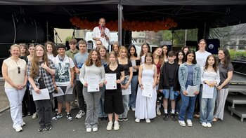 Gewinner des Kreativwettbewerbs „Kunst im Rahmen“ bei der Preisverleihung auf dem Zevener Matjesfest