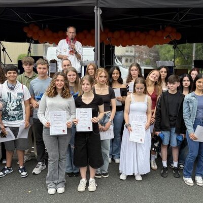 Gewinner des Kreativwettbewerbs „Kunst im Rahmen“ bei der Preisverleihung auf dem Zevener Matjesfest
