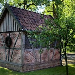  Restauriertes altes Feuerwehrhaus des Vereins „Fachwark Frün`n Hatzte“