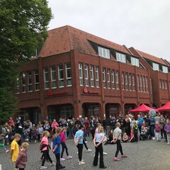 Kinderrechtefest Kommando Kids Zeven 2.6.2024; Programmbeitrag der Jazz-Tanzgruppe von TuS Zeven