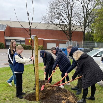 Obstbaumpflanzung an der IGS Zeven 