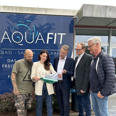 Blick in die Sanierungsplanungen des AquaFits von Vanessa Zobel und Henning Fricke